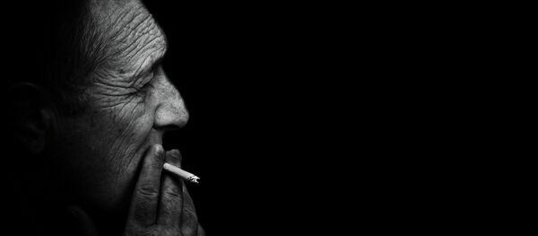 Smoking prisoner - Sputnik International