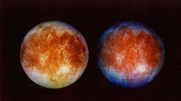 Two views of Jupiter's ice-covered moon, Europa - Sputnik International