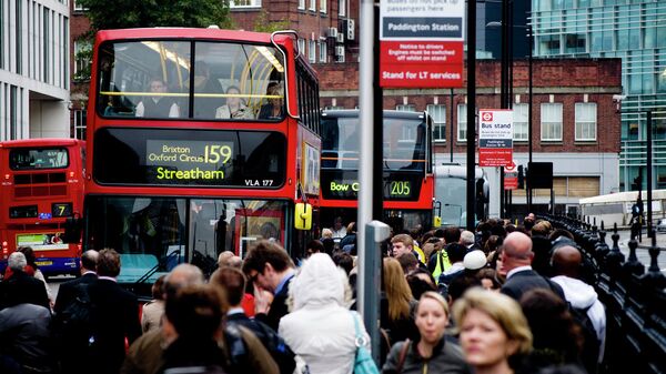 Crowded bus stand in London - Sputnik International