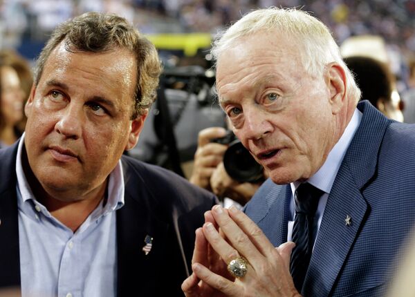 New Jersey Gov. Chris Christie, left, and Dallas Cowboys owner Jerry Jones talk before an NFL football game between the New York Giants and the Cowboys New Jersey Gov. Chris Christie, left, and Dallas Cowboys owner Jerry Jones talk before an NFL football game between the New York Giants and the Cowboys - Sputnik International