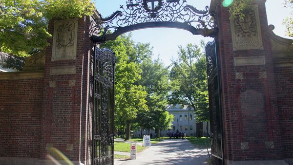 Johnston Gate: the first gate of Harvard Yard and the official entrance to the University. - Sputnik International