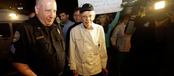 Homeless advocate Arnold Abbott, 90 walks with police officer after arrest for feeding the homeless Homeless advocate Arnold Abbott, 90 walks with police officer after arrest for feeding the homeless - Sputnik International
