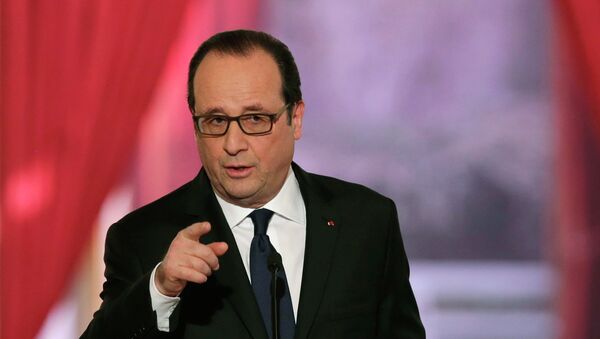 French President Francois Hollande gestures as he answers a question during a news conference at the Elysee Palace in Paris February 5, 2015 - Sputnik International