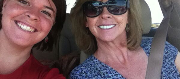 Kayla Mueller (L), 26, an American humanitarian worker from Prescott, Arizona is pictured with her mother Marsha Mueller in this undated handout photo obtained by Reuters February 6, 2015 - Sputnik International