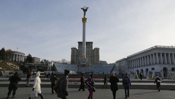 Ukrainians walking past candles in the shape of the national emblem of Ukraine on Independence Square in Kiev, Ukraine - Sputnik International