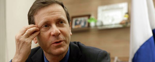 Isaac Herzog, a newly elected leader of the Labor Party gestures during an interview in his office in Jerusalem, Wednesday, Dec. 11, 2013 Isaac Herzog, a newly elected leader of the Labor Party gestures during an interview in his office in Jerusalem, Wednesday, Dec. 11, 2013 - Sputnik International
