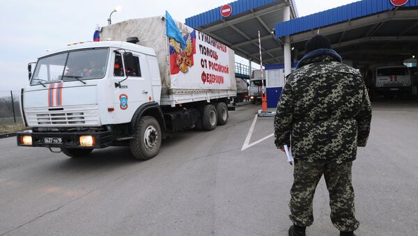 13th humanitarian aid convoy arrives in Ukraine's south-east - Sputnik International