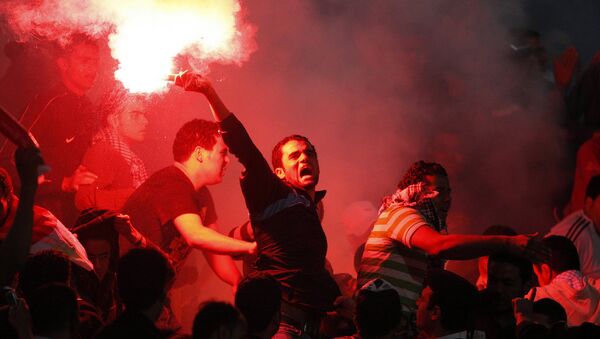 Egypt fans light flares - Sputnik International