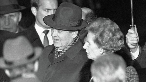 The Soviet leader Mikhail Gorbachev (center) meeting with UK Prime Minister Margaret Thatcher during his official visit to the United Kingdom in 1989. - Sputnik International