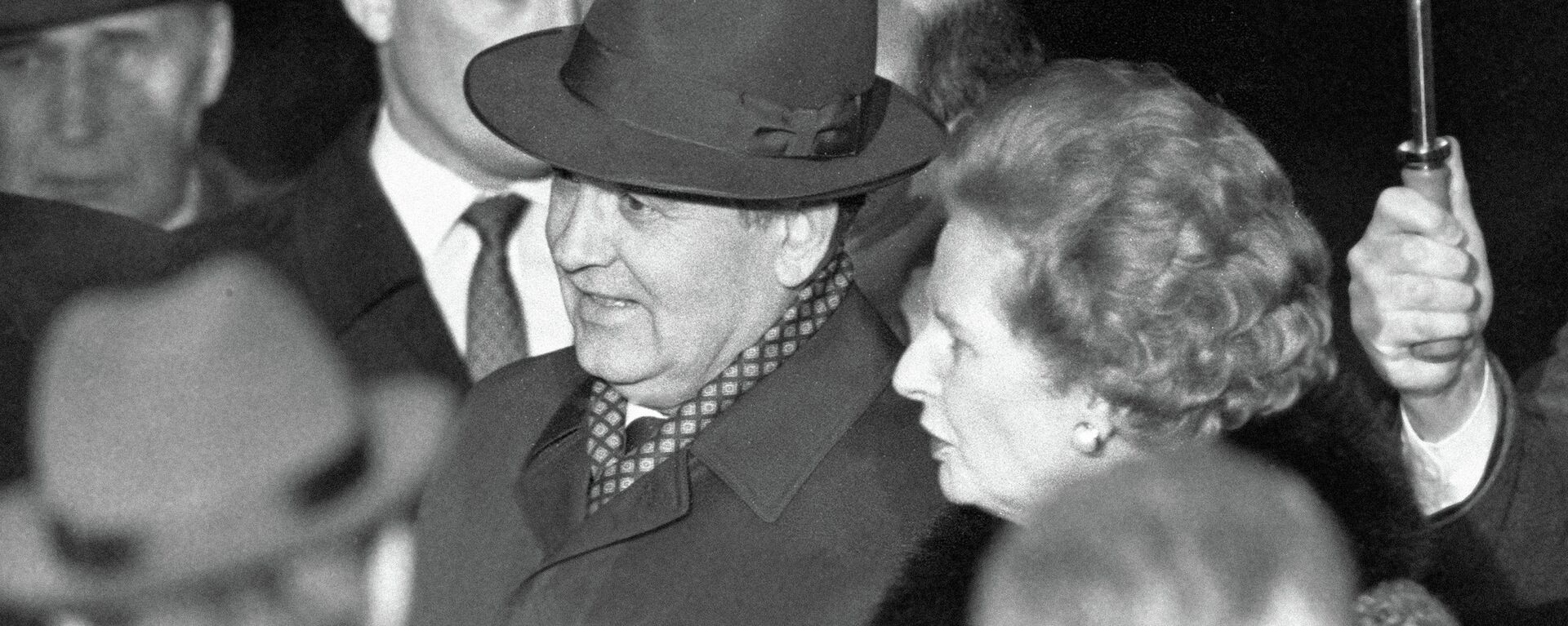 The Soviet leader Mikhail Gorbachev (center) meeting with UK Prime Minister Margaret Thatcher during his official visit to the United Kingdom in 1989.  - Sputnik International, 1920, 31.08.2022