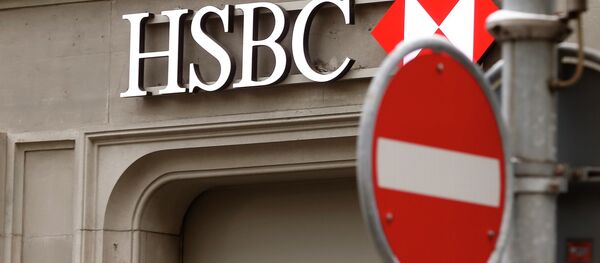 A traffic sign is seen in front of a branch office of HSBC bank at the Paradeplatz in Zurich February 9, 2015 - Sputnik International
