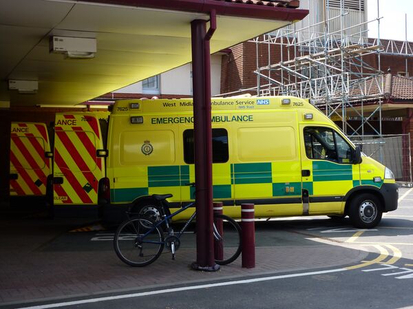 A row of NHS West Midlands Ambulance Service emergency ambulances, outside the Accident & Emergency department of Warwick Hospital. - Sputnik International