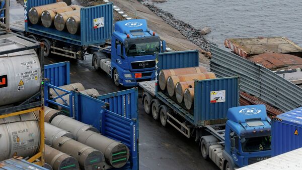 Trucks carrying containers with uranium to be used as fuel for nuclear reactors line up for loading them, on a port in St. Petersburg, Russia, Thursday, Nov. 14, 2013 - Sputnik International