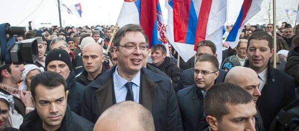 Kosovo Serbs gather holding up their national flag as they welcome Serbian Prime Minister Aleksandar Vucic, surrounded by body guards, to the village of Pasjane, during his visit to Kosovo. Kosovo Serbs gather holding up their national flag as they welcome Serbian Prime Minister Aleksandar Vucic, surrounded by body guards, to the village of Pasjane, during his visit to Kosovo. - Sputnik International
