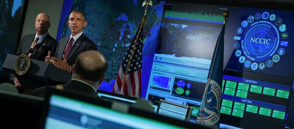Homeland Security Secretary Jeh Johnson listens at left as President Barack Obama speaks at the National Cybersecurity and Communications Integration Center in Arlington, Va., Tuesday, Jan. 13, 2015 - Sputnik International