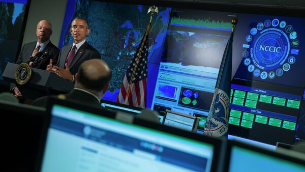 Homeland Security Secretary Jeh Johnson listens at left as President Barack Obama speaks at the National Cybersecurity and Communications Integration Center in Arlington, Va., Tuesday, Jan. 13, 2015 - Sputnik International