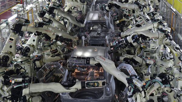 A general view shows the body welding workshop which uses automated welding machine robots that assemble automobile bodies called white body (body before painting) at Toyota Motor's Tsutsumi plant in Toyota, Aichi prefecture on December 4, 2014 - Sputnik International