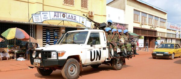 UN peacekeeping soldiers from Rwanda patrol on December 09, 2014 in Bangui - Sputnik International