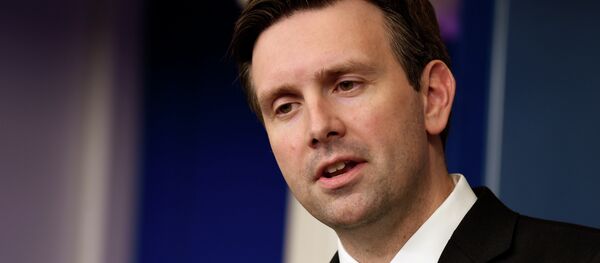 Josh Earnest - Sputnik International