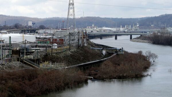 A chemical plant located along a branch of the Kanawaha River in Charleston, W.Va., - Sputnik International