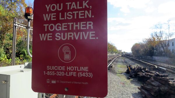 Suicide Hotline Sign in Washington DC - Sputnik International