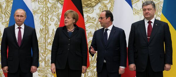 From the left : Russian President Vladimir Putin, German Chancellor Angela Merkel, French President Francois Hollande, and Ukrainian President Petro Poroshenko pose for a photo during a time-break in their peace talks in Minsk, Belarus - Sputnik International