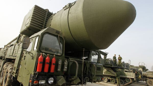 The Topol M missile system shown at Alabino range near Moscow - Sputnik International