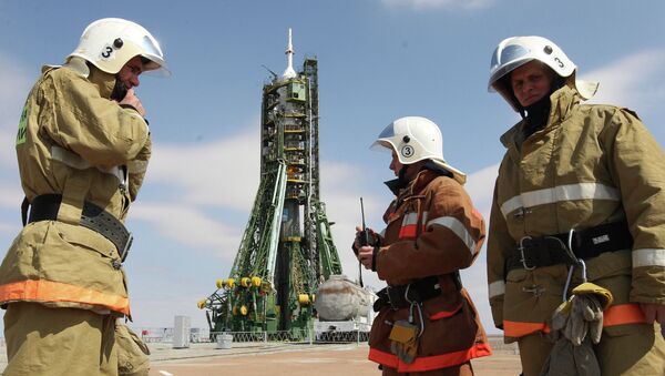 Russian Emergency Situations Ministry staff provide security on the launch pad before launch of the Soyuz TMA-21 Gagarin at the Baikonur Cosmodrome - Sputnik International