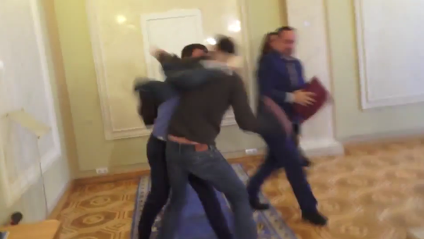 Ukrainian parliament members brawling. - Sputnik International