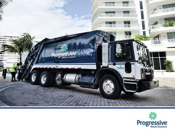 A Progressive Waste Solutions garbage truck driver discovered the couple when he heard them screaming from the back of his truck. A Progressive Waste Solutions garbage truck driver discovered the couple when he heard them screaming from the back of his truck. - Sputnik International