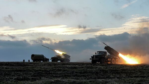 Ukrainian servicemen launch Grad rockets towards pro-Russian independence forces outside Debaltseve, eastern Ukraine - Sputnik International