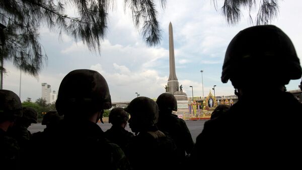 Thai soldiers stand guard at Victory Monument in Bangkok, Thailand - Sputnik International
