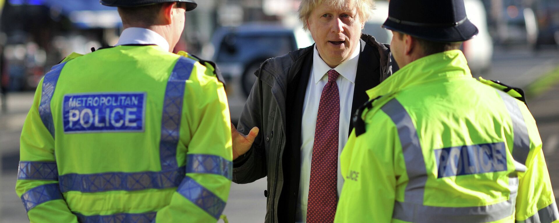 Boris Johnson with Met police officers - Sputnik International, 1920, 29.01.2022