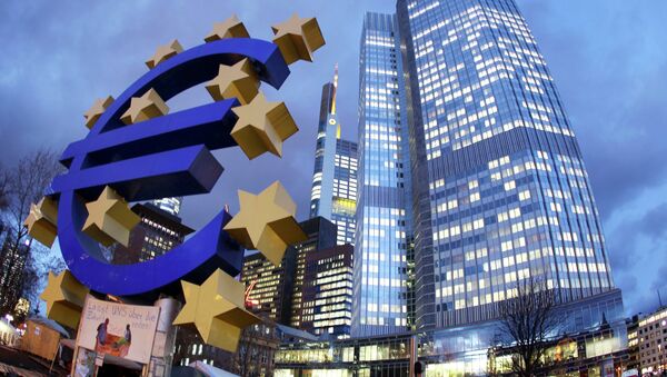 Euro sculpture stands in front of the European Central Bank, right, in Frankfurt, Germany. (File) - Sputnik International