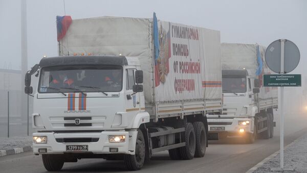 Russia's 14th humanitarian aid convoy for southeast Ukraine at the Matveyev Kurgan border crossing checkpoint - Sputnik International