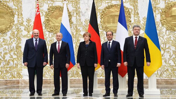 Group photo at Independence Palace in Minsk after restricted attendance peace talks on Ukraine held by Russian, German, French and Ukrainian leaders, February 11, 2015 - Sputnik International