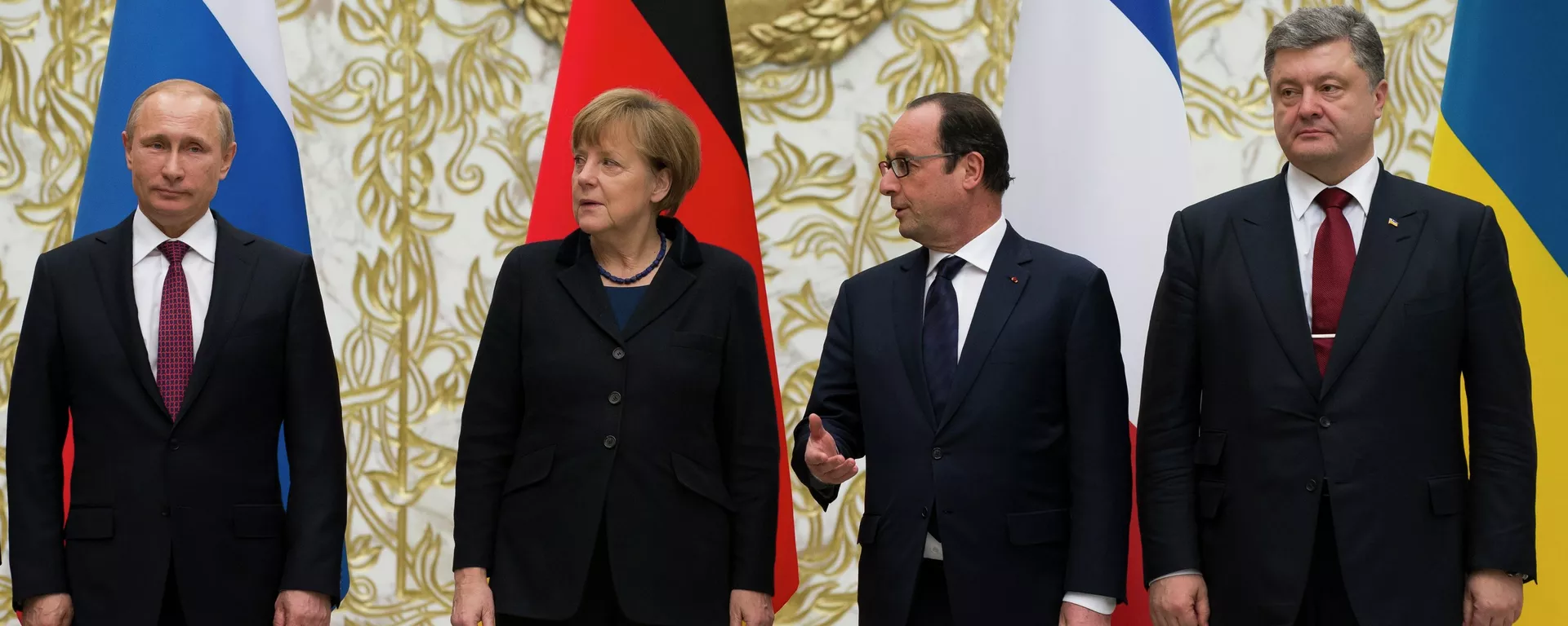 From the left : Russian President Vladimir Putin, German Chancellor Angela Merkel, French President Francois Hollande, and Ukrainian President Petro Poroshenko pose for a photo during a time-break in their peace talks in Minsk, Belarus, Wednesday, Feb. 11, 2015 - Sputnik International, 1920, 30.12.2022