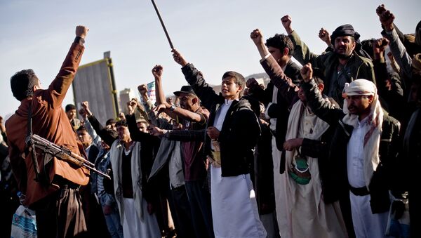 Houthi Shiite Yemenis chant slogans during a rally to show support for their comrades in Sanaa, Yemen, Wednesday, Jan. 28, 2015 - Sputnik International
