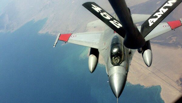 Egyptian F-16 Air Refueling - Sputnik International