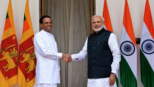 Sri Lanka’s President Maithripala Sirisena, left, and Indian Prime Minister Narendra Modi shake hands as they pose for photos before their meeting in New Delhi, India, Monday, Feb. 16, 2015 - Sputnik International