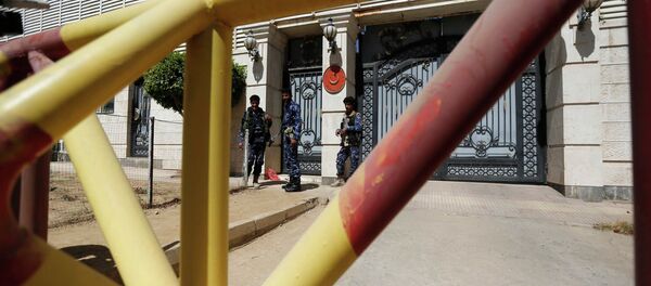 Police troopers stand guard outside the Turkish embassy in Sanaa February 15, 2015 Police troopers stand guard outside the Turkish embassy in Sanaa February 15, 2015 - Sputnik International