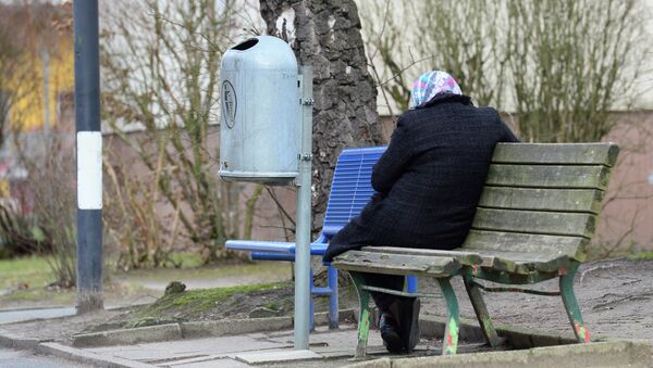 A woman refugee sits on a bench in the Marienfelde Refugee Transit Center in South Berlin, on January 29, 2015 - Sputnik International