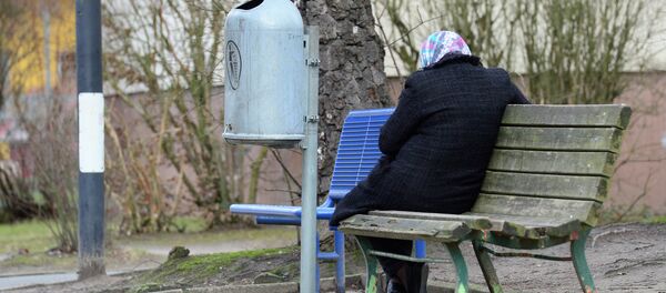 A woman refugee sits on a bench in the Marienfelde Refugee Transit Center in South Berlin, on January 29, 2015 - Sputnik International
