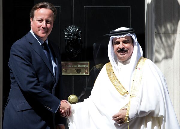 Then Britain's Prime Minister David Cameron, left, greets the King of Bahrain, Hamad bin Isa Al Khalifa on the doorstep of 10 Downing Street in London Tuesday, Aug. 6, 2013. Then Britain's Prime Minister David Cameron, left, greets the King of Bahrain, Hamad bin Isa Al Khalifa on the doorstep of 10 Downing Street in London Tuesday, Aug. 6, 2013. - Sputnik International