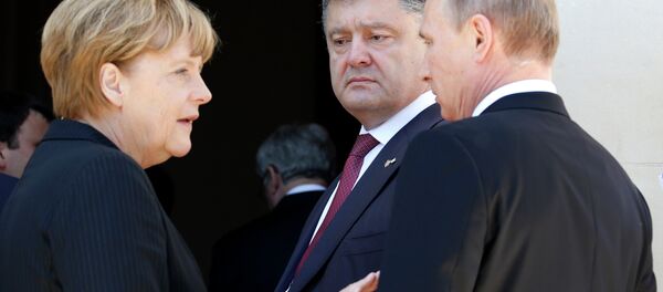 German Chancellor Angela Merkel (L), Ukrainian President-elect Petro Poroshenko and Russian President Vladimir Putin (R) German Chancellor Angela Merkel (L), Ukrainian President-elect Petro Poroshenko and Russian President Vladimir Putin (R) - Sputnik International