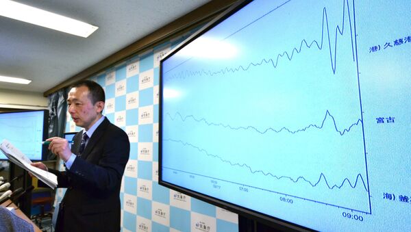 An earthquake expert from Japan's Meteorological Agency, Yasuhiro Yoshida, speaks at a press conference at their headquarters in Tokyo on February 17, 2015 after an earthquake hit northern Japan - Sputnik International