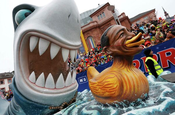 A carnival float with a papier-mache caricature of U.S. President Barack Obama, takes part in the traditional Rose Monday carnival parade in the western German city of Duesseldorf February 16, 2015 A carnival float with a papier-mache caricature of U.S. President Barack Obama, takes part in the traditional Rose Monday carnival parade in the western German city of Duesseldorf February 16, 2015 - Sputnik International