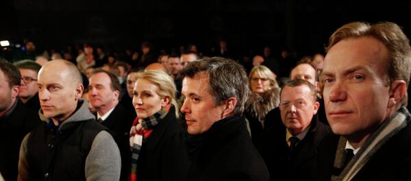 Danish Prime Minister Helle Thorning-Schmidt (3rd L), her husband Stephen Kinnock (L), Crown Prince Frederik (C), Liberal leader Lars Lokke Rasmussen (2nd R) and Norwegian Foreign Minister Borge Brende (R) stand together during a memorial service for victims of deadly attacks on a synagogue and an event promoting free speech, in Copenhagen February 16, 2015 Danish Prime Minister Helle Thorning-Schmidt (3rd L), her husband Stephen Kinnock (L), Crown Prince Frederik (C), Liberal leader Lars Lokke Rasmussen (2nd R) and Norwegian Foreign Minister Borge Brende (R) stand together during a memorial service for victims of deadly attacks on a synagogue and an event promoting free speech, in Copenhagen February 16, 2015 - Sputnik International