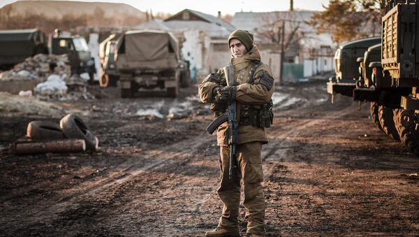 A DPR militiaman on the outskirts of Debaltsevo, Donetsk Region. - Sputnik International
