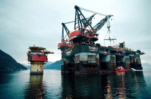 Brent Crude Price Falls Below $25 Per Barrel For First Time Since 1 April - Trading Data - Sputnik International